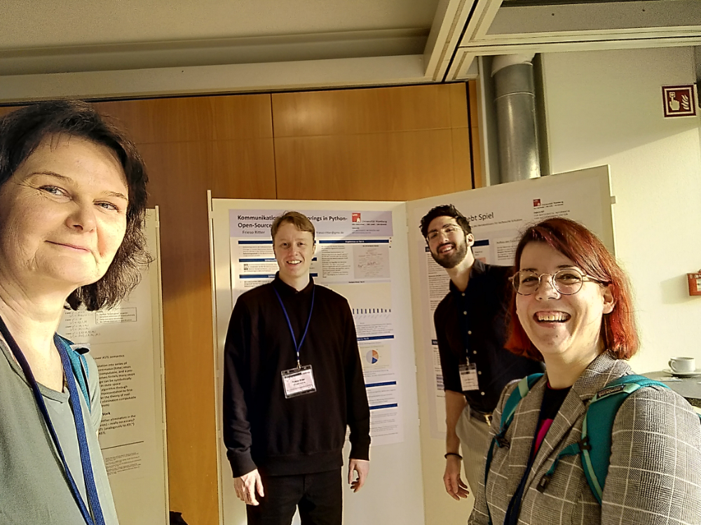Photo showing students Luka Zdravkovic and Frieso Ritter togehter with their supervisors Marion Wiese and Paula Rachow at the SE 2023 conference.